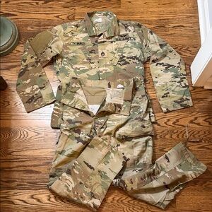 U.S. Army Military Man’s Camouflage Combat Uniform Set Sz M Long #019